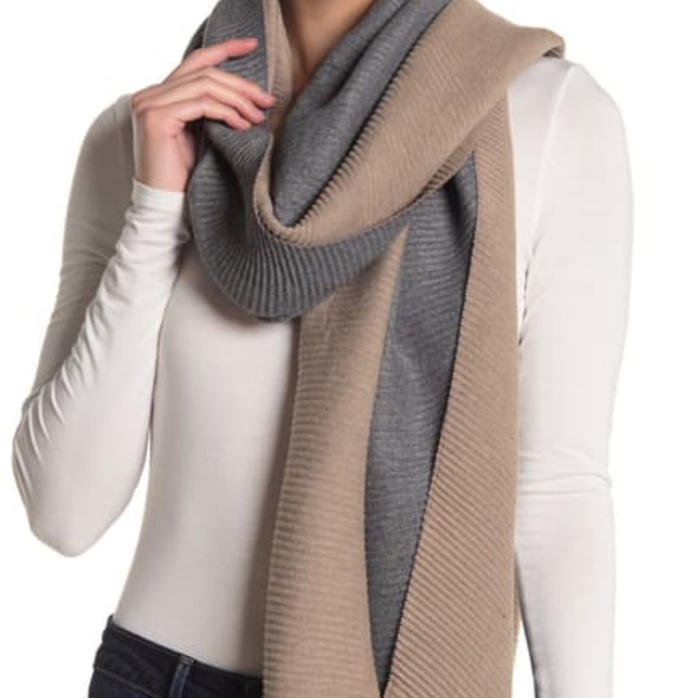 14th & Union Grey/Camel Pleated Double Sided Fring
